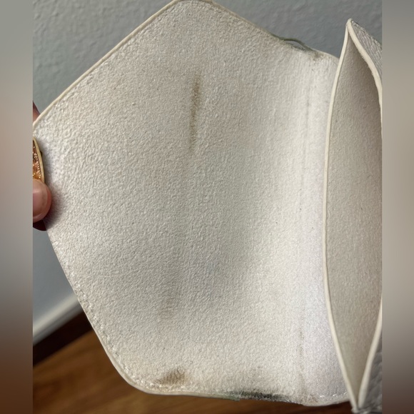 FOX"s Cellphone Crossbody in White - Picture 4 of 4